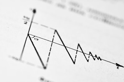 Submatriz óptima minimax: detección con tasas no asintóticas ajustadas