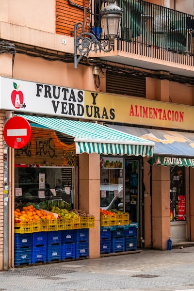 Lleva tu tienda local de comestibles en línea