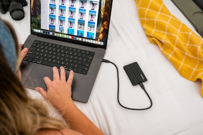 Descuentos imperdibles en docks Thunderbolt y hubs USB-C
