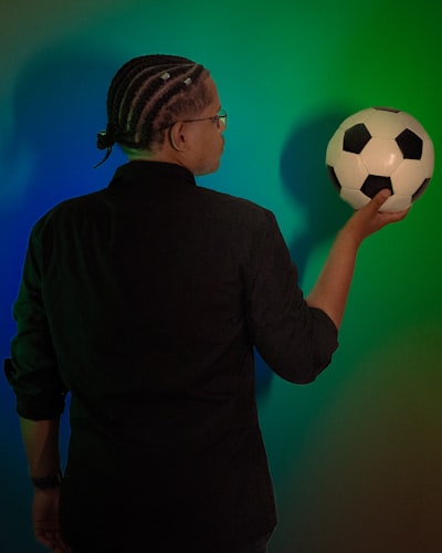 Predecir partidos de fútbol y baloncesto con IA: Ideas y desafíos.