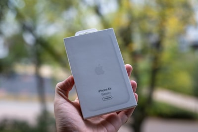 Esta batería portátil ultrafina MagSafe alcanza nuevo mínimo de $34