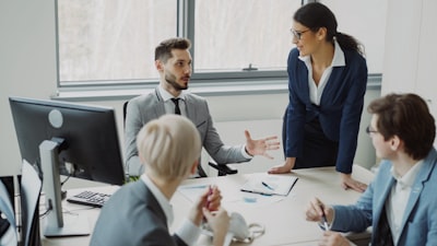 Contratar un trabajador agéntico mejora la comunicación interna