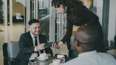 Mejores empresas de A Coruña para contratar empleados de IA para el servicio al cliente