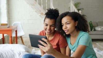 Entendiendo la fiabilidad digital en las plataformas en línea actuales