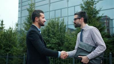 Cómo seleccionar un socio de servicios de desarrollo tecnológico: Guía completa