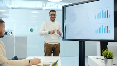 ¿Mejora de la satisfacción del cliente mediante presentaciones automatizadas de RRHH con IA?