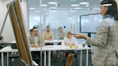 Raise Us: ¿apoyo real a trabajadores o solo marketing de IA?