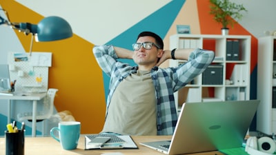 Diferencias clave entre un empleado de IA para back office y las soluciones tradicionales