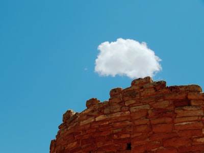 Ingeniería Contextual para IA Local y en la Nube: Personas, Inteligencia de Contenido y UX sin Retroalimentación
