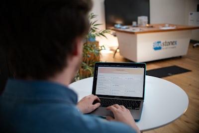 Beneficios del contact center con IA en entornos flexibles