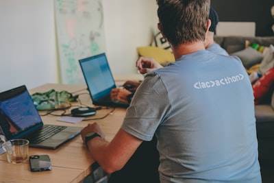 Socio Oficial de Software con 15+ años de experiencia