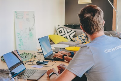 Cómo el software personalizado para gestión de clientes puede hacer el trabajo remoto más sostenible