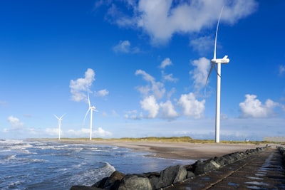 Optimización de enjambres Edge-to-Cloud para datos climáticos escasos