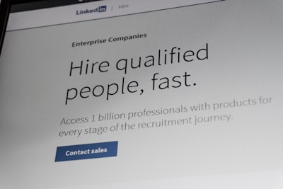Solución de intranet con IA para fusiones y adquisiciones