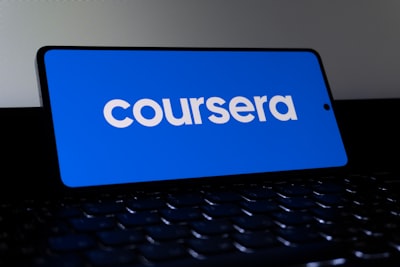 Socio oficial de aplicación web impulsada por bases de datos en A Coruña