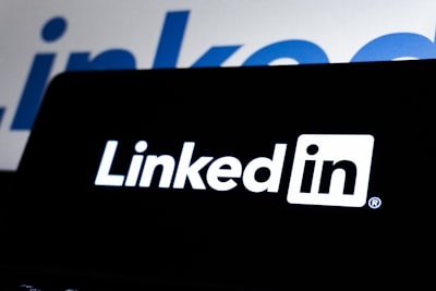 El CEO de LinkedIn se va; mantén tus emotivos tributos en video
