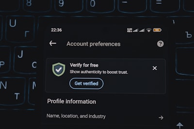 Protección de información confidencial en portal de miembros con renovación automatizada