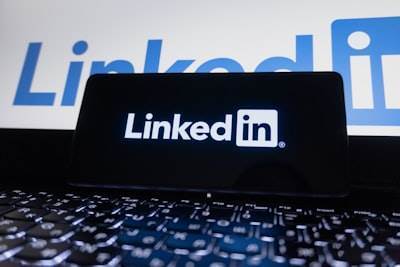 Comprar cuentas de LinkedIn: riesgos y recompensas