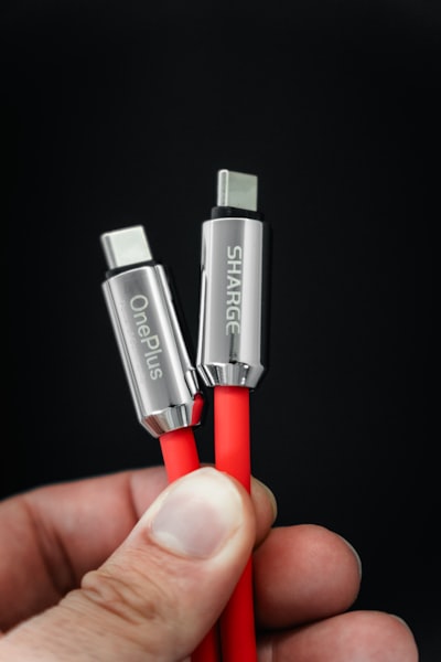 Batería Sharge Qi2.2 MagSafe a $70 con cable USB-C gratuito