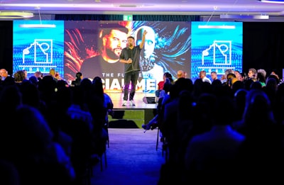 Construcción en Vivo de un Agente de Viajes de IA