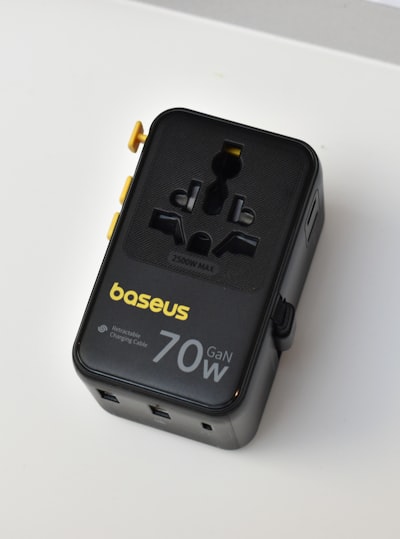 Banco de energía Baseus Tiny de 20K con cable USB-C incorporado a $38