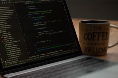 ¿Puede el desarrollo de software web personalizado conectarse con bases de datos o APIs?