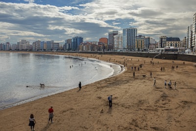 Las 5 mejores empresas en Gijón para contratar agentes.