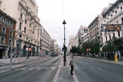Contratar un profesional de IA o subcontratar en Madrid