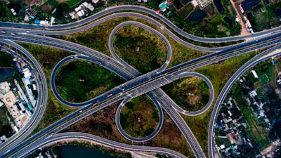 Búsqueda eficiente en redes de carreteras