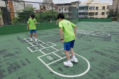 Garantías de última iteración para el aprendizaje en juegos co-coercitivos