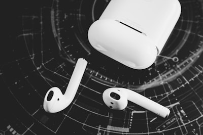 Apple presenta los AirPods Max 2 con cancelación de ruido mejorada.