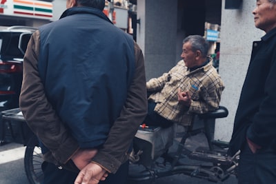 Hombre arrestado por exigir recompensa tras fuga accidental de datos policiales.