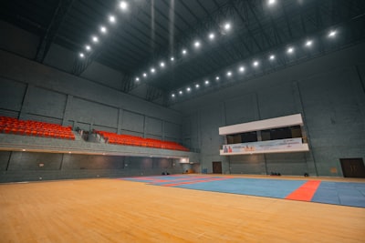 Equipamiento completo de gimnasio doméstico por $1,300 en venta de primavera de Amazon