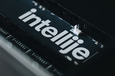 Análisis acelerado por GPU para telecomunicaciones de alto rendimiento con Kinetica