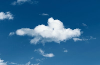 ¿Compatibilidad de alojamiento en la nube para apps personalizadas en dispositivos móviles?