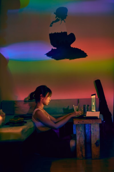 Efectos de luz con IA y 30h de batería